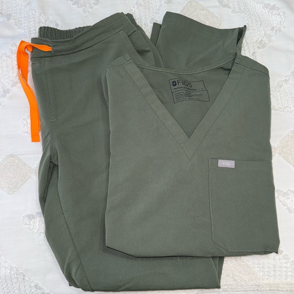 WEAR FIGS GREEN SCRUB SET SIZE SMALL